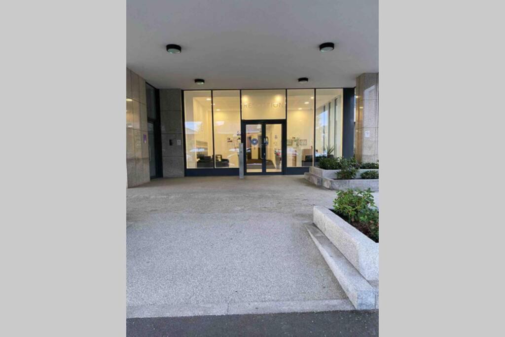 Luxury 1 Bedroom Apartment With Netflix & Parking Borehamwood Exterior photo